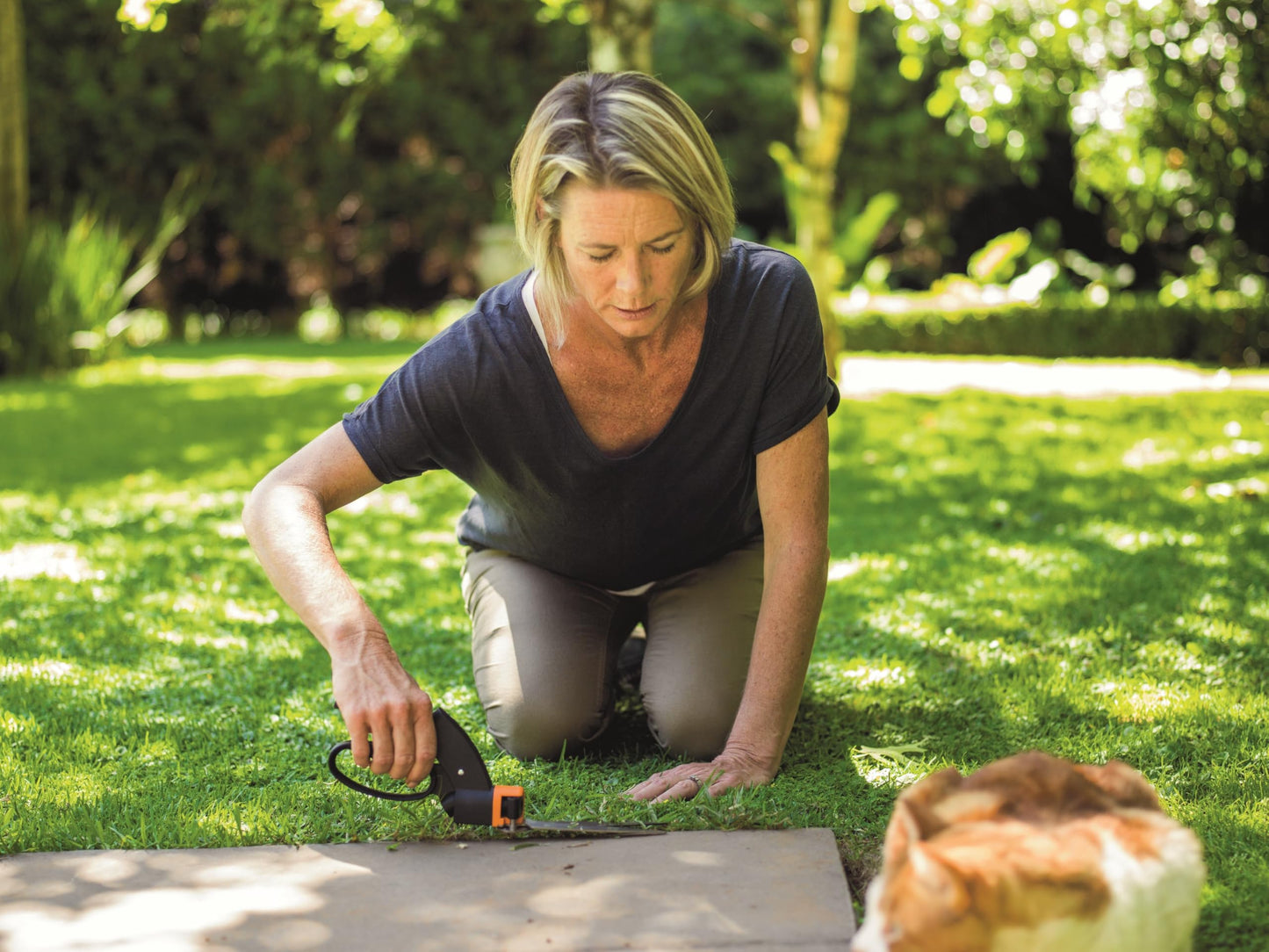 Fiskars Servo-System Grass Shears for Precise Lawn Edge Cutting