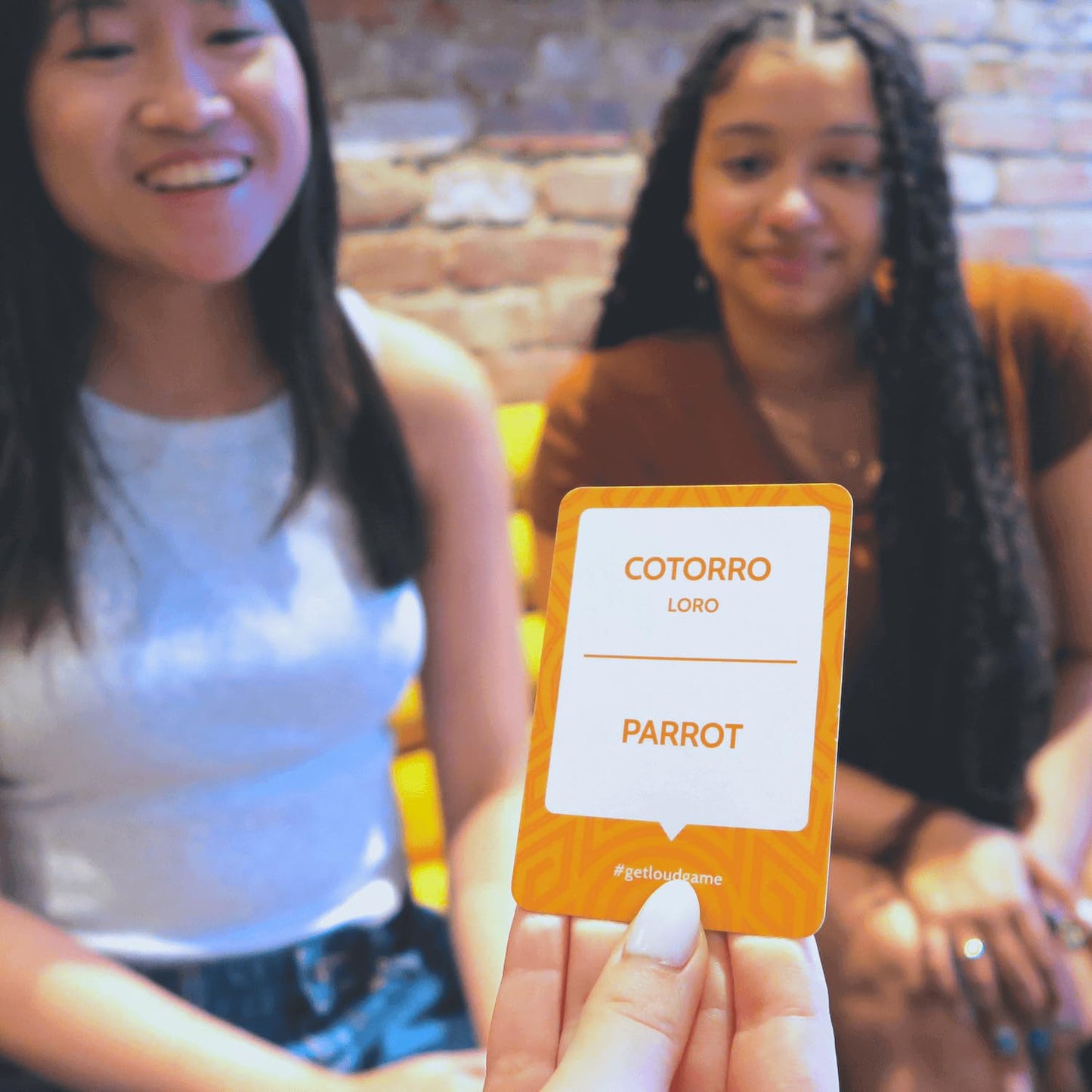 Tragos Get Loud Bilingual Guessing Word Game