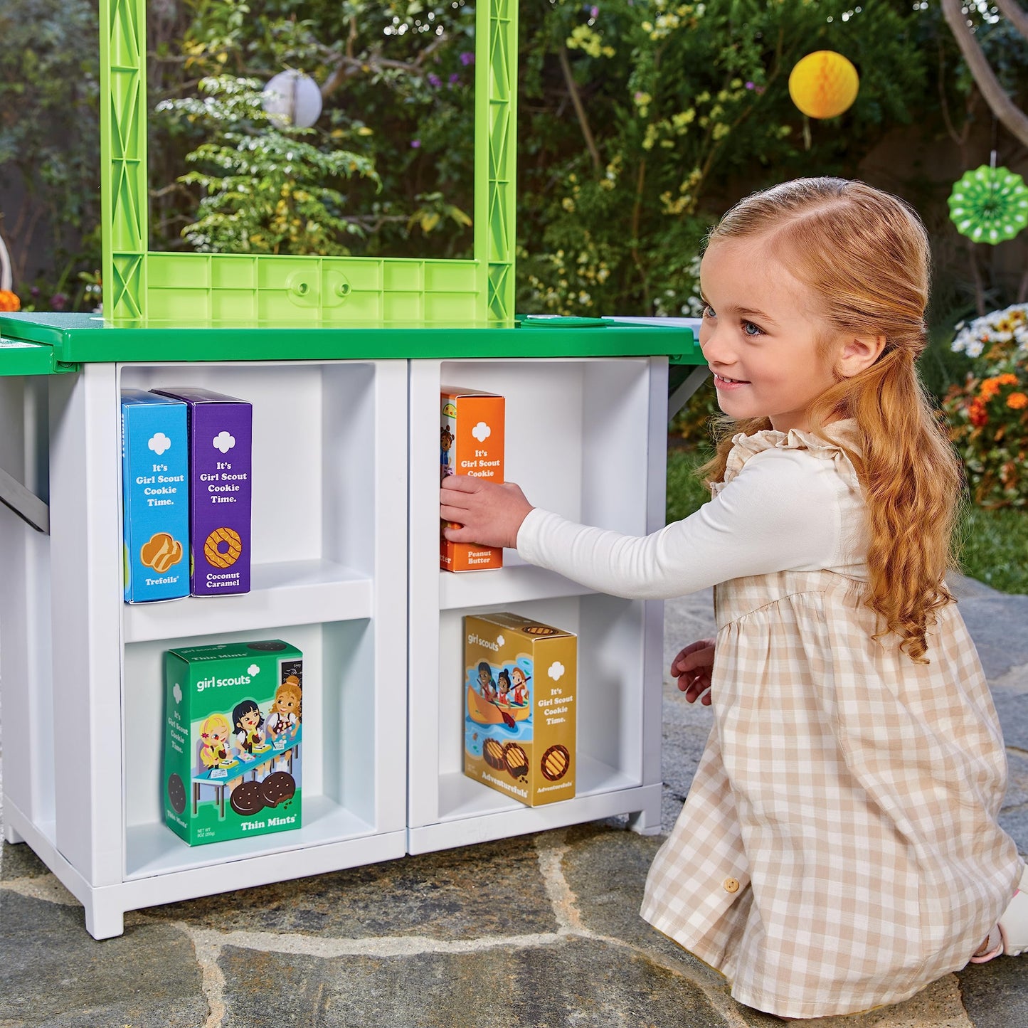 Little Tikes Girl Scout Cookie Booth with 19 Accessories