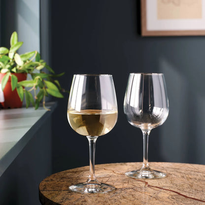 Set of six transparent wine glasses with classic design and dishwasher-safe feature